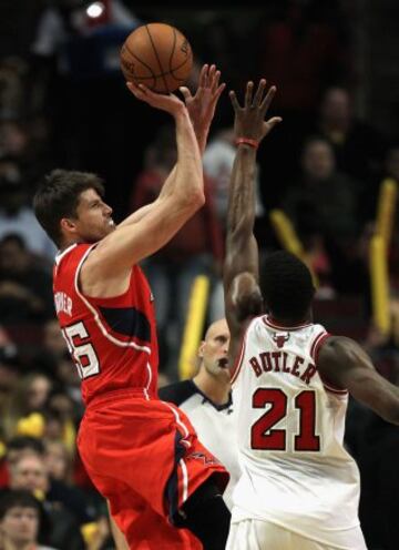 Kyle Korver (Atlanta Hawks) ha logrado esta noche su 119 partido anotando al menos un triple.