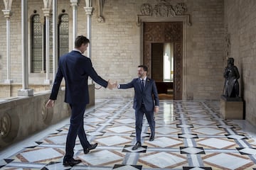 El presidente de la Generalitat, Pere Aragonès, entregó a Pau Gasol la Creu de Sant Jordi de 2021 en un acto en el Palau de la Generalitat. Gasol no pudo asistir en su día por razones personales y recibió el galardón aprovechando que estaba en cataluña.