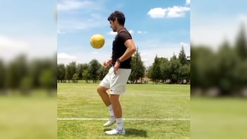 El Tiktoker que se ha vuelto viral por imitar jugadas de las grandes figuras del futbol mundial