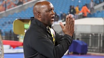 Cairo (Egypt), 27/11/2020.- Pitso Mosimane, head coach of Al-Ahly, before the CAF Champions League final soccer match Zamalek vs Al-Ahly at Cairo International Stadium in Cairo, Egypt, 27 November 2020. (Liga de Campeones, Egipto) EFE/EPA/KHALED ELFIQI