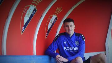 Abel Bretones en el banquillo de Tajonar.