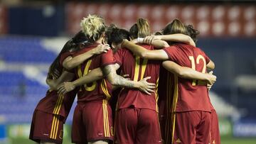 España celebra el triunfo ante Israel.