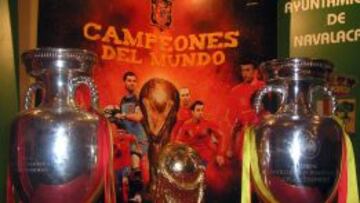 En AS, la Triple Corona, la Euro 2008, el Mundial 2010 y la Euro 2012 estarán hoy en la redacción.