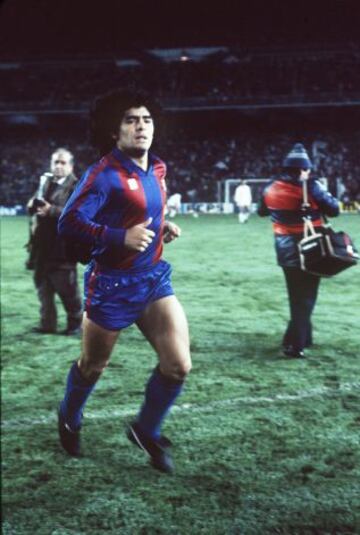 En 1982, tras el Mundial celebrado en España, el Barcelona fichó a Maradona.