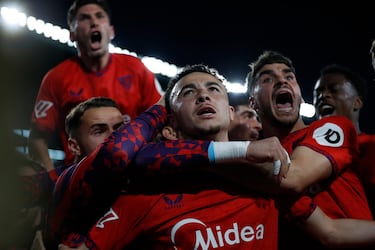 0-1. Rubén Vargas celebra el primer tanto con sus compañeros de equipo.