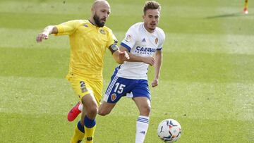Laura y Chavarría, durante el partido entre el Alcorcón y el Zaragoza.