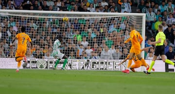 0-1. Pase de Kylian Mbapp al espacio para Ferland Mendy en el rea verdiblanca. El defensa francs controla y da el pase de la muerte a Brahim Daz que anota a placer el primer tanto del Real Madrid.