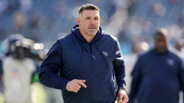NASHVILLE, TENNESSEE - JANUARY 07: Tennessee Titans head coach Mike Vrabel runs on the field before the game against the Jacksonville Jaguars at Nissan Stadium on January 07, 2024 in Nashville, Tennessee.   Wesley Hitt/Getty Images/AFP (Photo by Wesley Hitt / GETTY IMAGES NORTH AMERICA / Getty Images via AFP)