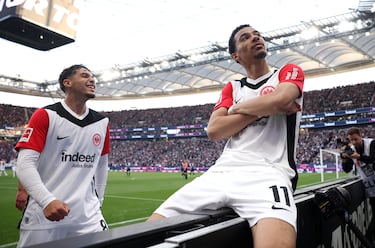 Hugo Ekitiké, nacido el 20 de junio de 2002 en Reims, Francia, es un delantero centro de gran proyección. Actualmente juega en el Eintracht Frankfurt, equipo al que llegó en julio de 2024, y su valor de mercado ha alcanzado los 55 millones de euros.

Con una altura de 1,90 m, Ekitiké destaca por su capacidad física, velocidad y definición en el área. Ha sido internacional con la selección Francia Sub-21, donde ha disputado 5 partidos y anotado 5 goles. Su evolución en la Bundesliga lo ha convertido en una de las jóvenes promesas del fútbol europeo.