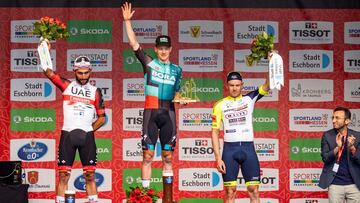 Podio de la Eschborn-Frankfurt con Bennett, Gaviria y Kristoff.