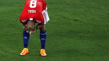 Futbol, Brasil vs Chile.
Clasificatorias al mundial de Catar 2022.
Los jugadores de Chile se lamentan luego del gol de Brasil durante el partido por las clasificatorias al Mundial de Catar 2022 realizado en el Estadio Maracana
Rio de Janeiro, Brasil.
24/03/2022
Heuler Andrey/DiaEsportivo/Photosport
Football, Brazil vs Chile.
2022 World cup Qatar qulifying match.
Chile's players react after the goal of Brasil for 2022 Qatar World Cup qualifier football match at Maracana stadium Rio de Janeiro, Brasil.
03/24/2022
Heuler Andrey/DiaEsportivo/Photosport