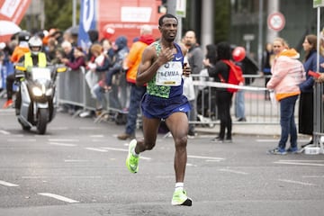 La tercera marca en esta lista que se hizo en Berlín 2019 tras las de Bekele y Legese. Obviamente, Lemma terminó tercero. El etíope, que en diciembre cumple 30 años, comenzó corriendo descalzo en sus inicios por la pobreza en su país.