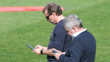 18/02/20 ENTRENAMIENTO SEMANAL CADIZ CF OSCAR ARIAS CON EL PRESIDENTE VIZCAINO