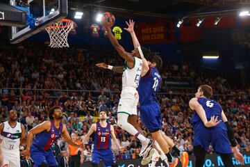 El Unicaja voló en el Palau alritmo de Perry,
