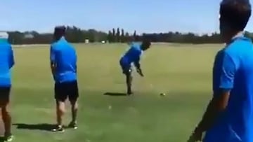 Wilmar Barrios jugando golf