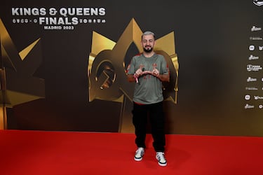 El streamer Papi Gavi posa a su llegada a las finales de la Kings League, en el Cívitas Metropolitano de Madrid.