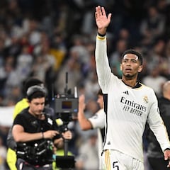 Watch: Fans go wild for Bellingham at Madrid theme park