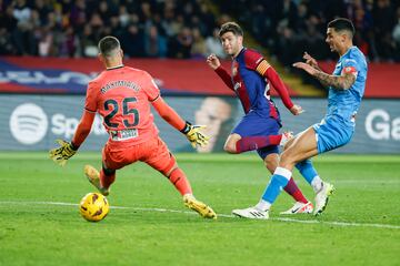 El canterano azulgrana se vistió de goleador, en concreto hizo un doblete, para rescatar tres puntos ante el colista de competición doméstica.