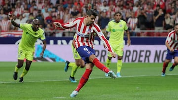 Soccer Football - La Liga Santander - Atletico Madrid v Getafe - Wanda Metropolitano, Madrid, Spain - August 18, 2019   Atletico Madrid&#039;s Alvaro Morata has a penalty saved by Getafe&#039;s David Soria    REUTERS/Sergio Perez