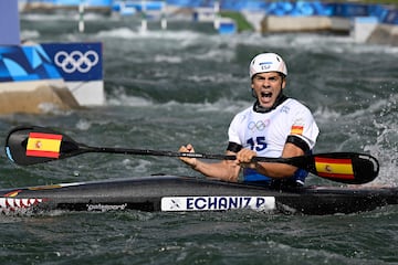 Tremendo el logro del joven piragüista español. Pau Echaniz gana el bronce y la quinta medalla española. Bajando el primero de la final, sin referencias y a tope logró un registro fantástico. Sólo el italiano De Gennaro y el francés Castryck pudieron superarle.