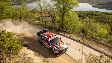 Thierry Neuville, con el Hyundai en el Rally de Croacia.