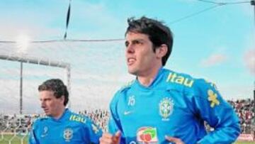 Kaká fue recibido con cantos zulúes en el entrenamiento