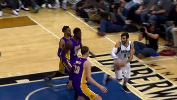 Ricky Rubio y su asistencia mágica: ¡hacia atrás!