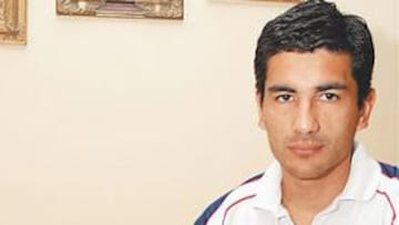 <b>LECTOR. </b>Coelho, que sigue la actualidad de la Liga a través de la web de AS, leyó ayer la edición impresa.