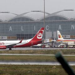 Ábalos amplía a 10 los aeropuertos que permitirán la entrada de extranjeros a España