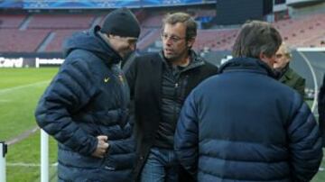 El saludo entre Sandro Rosell y Tito Vilanova.