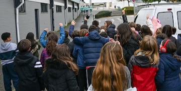 El alumnado del Colegio Buenaventura Gonzlez le dio una calurosa acogida a los jugadores del Racing antes de su entrenamiento.