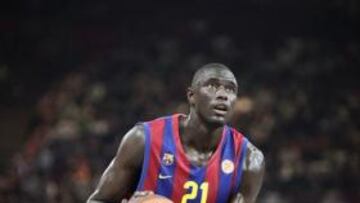 N'dong en un partido con el Barcelona Regal.