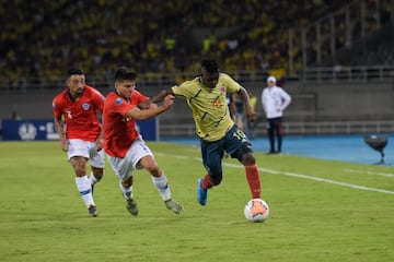 Colombia clasificó como segunda del grupo A con 7 puntos, producto de dos victorias, un empate y una derrota. Los dirigidos por Arturo Reyes jugarán su primer partido del cuadrangular final ante Brasil en el estadio Alfonso López de Bucaramanga. 