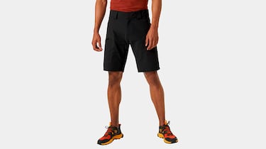 Las zapatillas perfectas para tus viajes de verano en mar y en tierra