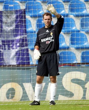 Madrileño, disputó casi cien partidos con el Castilla, estuvo en la mira de Vicente del Bosque en la temporada 2001-02, llegando a debutar frente al Mallorca. Tiene en su palmarés una Champions League. Se retiró en el CD Puerta Bonita.