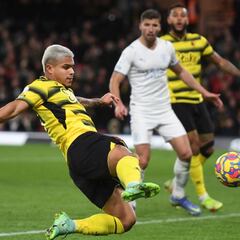 Cucho Hernández anota su segundo gol en Premier ante el City