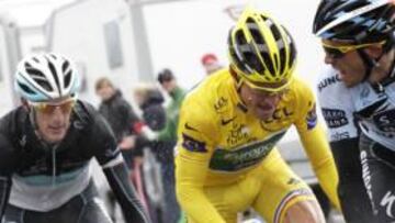 <b>CEDIERON. </b>Andy Schleck y Voeckler no aguantaron a Contador.