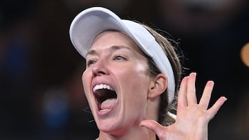 Melbourne (Australia), 16/01/2025.- Danielle Collins of USA reacts to the crowd after winning her Women's Singles round 2 match against Destanee Aiava of Australia at the Australian Open tennis tournament in Melbourne, Australia, 16 January 2025. (Tenis) EFE/EPA/LUKAS COCH AUSTRALIA AND NEW ZEALAND OUT