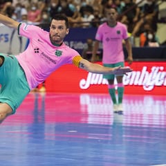 Dyego lleva la final al tercer asalto tras salvar el match ball