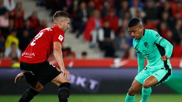 Atletico Madrid's Brazilian midfielder #12 Samuel Dias Lino (R) is challenged by Real Mallorca�s Serbian defender #02 Matija Nastasic during the Portuguese league football match between Sporting CP and Portimonense SC at the Jose Alvalade stadium in Lisbon on May 4, 2024. (Photo by JAIME REINA / AFP)