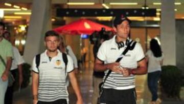 <b>¿TENDRÁ MINUTOS? </b>Diego Alves es uno de los valencianistas más en forma. Tras él, en la imagen, Portu, que podría tener minutos tras ir convocado dos veces y quedarse sin jugar.