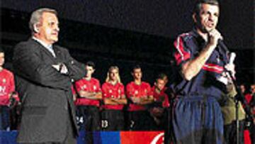 <b>EXPECTACIÓN.</B>Izco y Aguirre se dirigieron a los 8.000 aficionados.