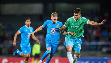 Mateusz Bogusz (L) of Cruz Azul fights of the ball with Jackson rage (R) of Seattle during the round of 16 second leg match between Cruz Azul and Seattle Sounders as part of the CONCACAF Champions Cup 2025, at Olimpico Universitario Stadium on March 11, 2025 in Mexico City, Mexico.