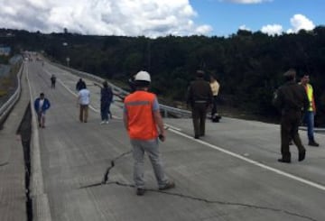 Un sismo de magnitud 7.6 en la escala de Richter se sintió a las 11:21 horas de este domingo. El epicentro fue a 67 kilómetros al noroeste de Melinka y también se percibió en las regiones del Biobío, La Araucanía, Los Ríos y Aysén. Varias carreteras quedaron dañadas.