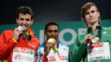 Higuero, en el podio con Hayle Ibrahimov Ciaran Olioniard