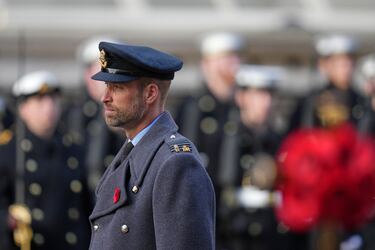 El príncipe Guillermo de Inglaterra durante la ceremonia anual del Domingo del Recuerdo en el Cenotafio de Whitehall, en Londres.