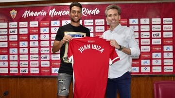 Ibiza, en su presentación como jugador del Almería.