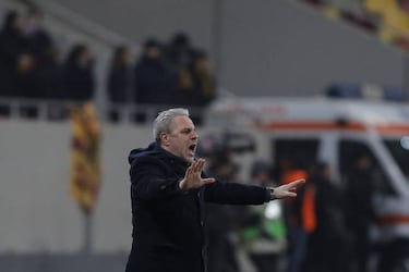 Title-winning coach cancels Turkey switch after attacks