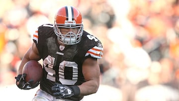 La recuperación de Peyton Hillis tras salvar a sus hijos de un posible ahogamiento va por buen camino y el exjugador de la NFL ya no necesita de un ventilador para respirar.