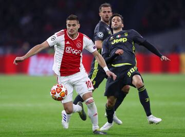 Striker 2018: Dusan Tadic (30 years old)